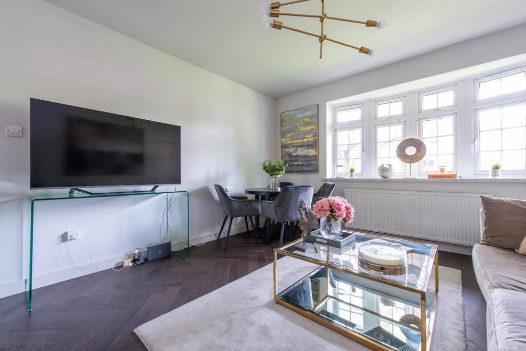 2 Bedroom Modern Urban Sanctuary 1Cc - Cherrydeal Лондон Экстерьер фото