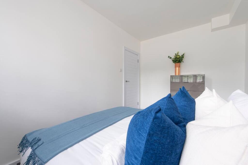 2 Bedroom Modern Urban Sanctuary 1Cc - Cherrydeal Лондон Экстерьер фото
